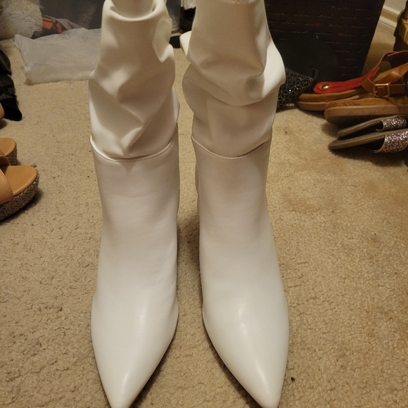 BRAND NEW!! White boots - Picture 3 of 7
